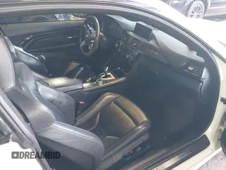 2015 BMW M4 z VIN WBS3R9C59FK331843, wystawiony jako IAAI lot #42105398 z przebiegiem 105 348 mil mil oraz . Historia ofert i sprzedaży dostępna na DreamBid. Obrazek 5.