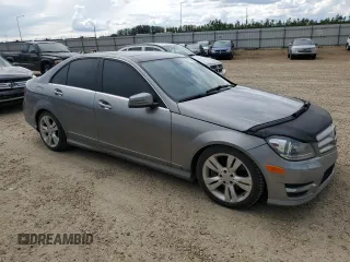 2012 Mercedes-Benz C 300 Sport z VIN WDDGF8BB9CA632381, wystawiony jako Copart lot #63055425 z przebiegiem 194 054 mil mil oraz Czysty tytuł • Clean title. Historia ofert i sprzedaży dostępna na DreamBid. Obrazek 4.