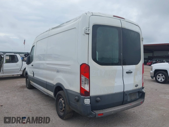 2016 Ford Transit z VIN 1FTBW2CG7GKA00930, wystawiony jako IAAI lot #42708963 z przebiegiem 232 205 mil mil oraz . Historia ofert i sprzedaży dostępna na DreamBid. Obrazek 3.