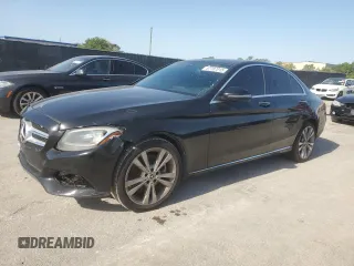 2018 Mercedes-Benz C 300 z VIN 55SWF4JB8JU257649, wystawiony jako Copart lot #57187015 z przebiegiem 90 758 mil mil oraz Czysty tytuł • Clean title. Historia ofert i sprzedaży dostępna na DreamBid. Obrazek 1.
