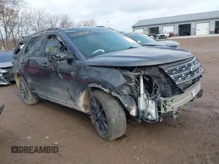 2018 Ford Explorer XLT z VIN 1FM5K8D87JGA91433, wystawiony jako IAAI lot #41038180 z przebiegiem 125 351 mil mil oraz . Historia ofert i sprzedaży dostępna na DreamBid. Obrazek 1.