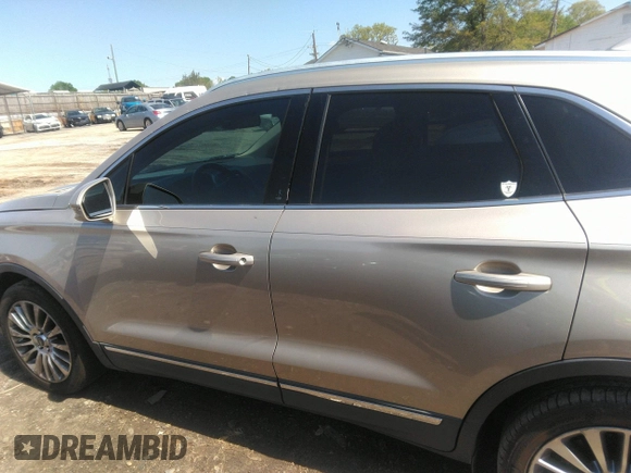 2015 Lincoln MKC z VIN 5LMCJ1A99FUJ41365, wystawiony jako IAAI lot #41985834 z przebiegiem 116 648 mil mil oraz . Historia ofert i sprzedaży dostępna na DreamBid. Obrazek 14.