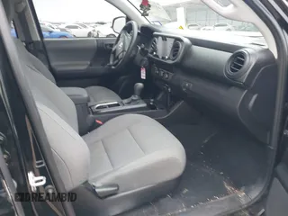 2021 Toyota Tacoma SR z VIN 5TFAX5GNXMX193978, wystawiony jako IAAI lot #41595827 z przebiegiem 43 999 mil mil oraz . Historia ofert i sprzedaży dostępna na DreamBid. Obrazek 5.