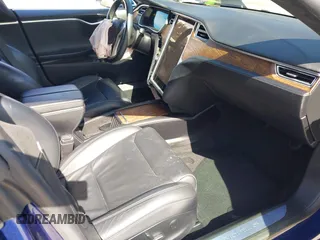 2017 Tesla Model S 100D с VIN 5YJSA1E25HF209284, выставлен на аукционе IAAI как лот 41953515 с пробегом 83 489 миль миль и . История ставок и продаж доступна на DreamBid. Изображение 5.