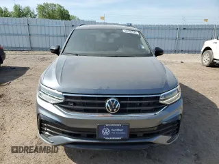 2024 Volkswagen Tiguan SE R-Line Black z VIN 3VV8B7AX6RM105221, wystawiony jako Copart lot #60552975 z przebiegiem 14 953 mil mil oraz Szkoda całkowita • Salvage title. Historia ofert i sprzedaży dostępna na DreamBid. Obrazek 5.