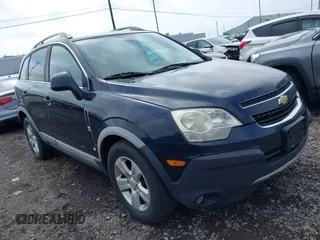 2014 Chevrolet Captiva Sport LS z VIN 3GNAL2EK3ES675835, wystawiony jako IAAI lot #42159996 z przebiegiem 143 120 mil mil oraz . Historia ofert i sprzedaży dostępna na DreamBid. Obrazek 1.