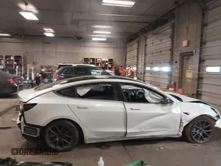 2020 Tesla Model 3 Long Range z VIN 5YJ3E1EB7LF619120, wystawiony jako IAAI lot #41334485 z przebiegiem Nie podano mil oraz . Historia ofert i sprzedaży dostępna na DreamBid. Obrazek 14.