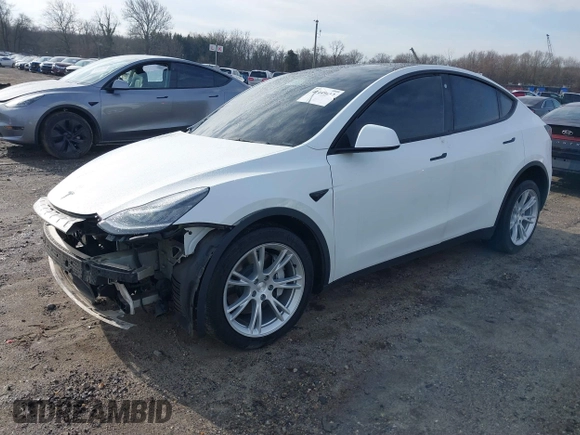 2022 Tesla Model Y Long Range z VIN 7SAYGDEE0NF435252, wystawiony jako IAAI lot #41449612 z przebiegiem 48 671 mil mil oraz . Historia ofert i sprzedaży dostępna na DreamBid. Obrazek 21.