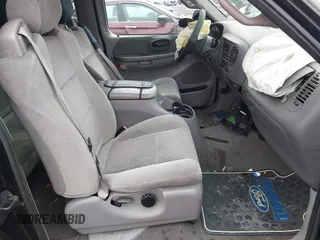 2001 Ford F-150 XL z VIN 1FTZX17201NB75918, wystawiony jako IAAI lot #41541039 z przebiegiem 225 005 mil mil oraz . Historia ofert i sprzedaży dostępna na DreamBid. Obrazek 5.