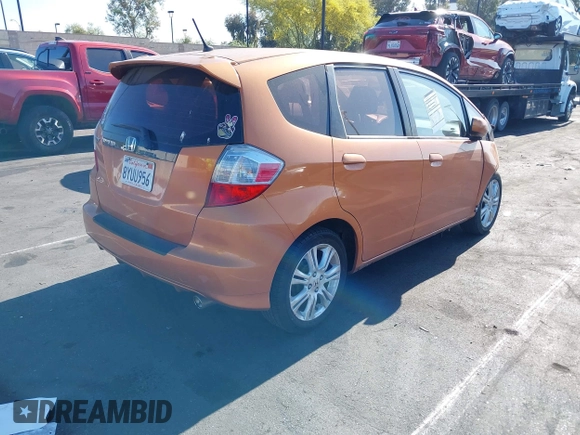 2011 Honda Fit Sport z VIN JHMGE8H59BS008957, wystawiony jako IAAI lot #42360019 z przebiegiem 158 975 mil mil oraz . Historia ofert i sprzedaży dostępna na DreamBid. Obrazek 4.