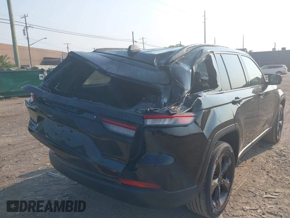 2024 Jeep Grand Cherokee Laredo z VIN 1C4RJHAG0RC235461, wystawiony jako IAAI lot #40354033 z przebiegiem 589 mil mil oraz . Historia ofert i sprzedaży dostępna na DreamBid. Obrazek 6.