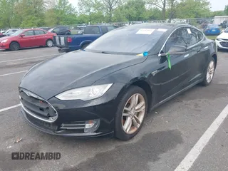 2014 Tesla Model S 60 with VIN 5YJSA1H13EFP33693, listed as a IAAI auction lot 42132094 with Not Provided miles and . Bid and sale history available at DreamBid. Image 18.