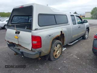 2008 Chevrolet Silverado 1500 1LT with VIN 2GCEK19J281269604, listed as a IAAI auction lot 42188009 with 208,156 mi miles and . Bid and sale history available at DreamBid. Image 4.