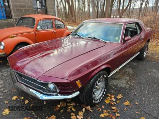 1970 Ford Mustang z VIN 0T01M116045, wystawiony jako Copart lot #84118954 z przebiegiem 67 372 mil mil oraz Czysty tytuł • Clean title. Historia ofert i sprzedaży dostępna na DreamBid. Obrazek 1.