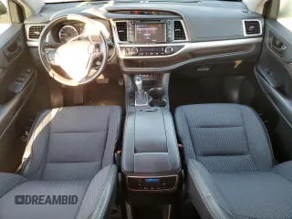 2017 Toyota Highlander LE with VIN 5TDZZRFH4HS233645, listed as a Copart auction lot 48684015 with 113,418 mi miles and Salvage title. Bid and sale history available at DreamBid. Image 8.
