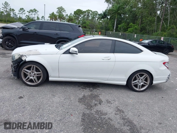 2015 Mercedes-Benz C 250 with VIN WDDGJ4HB8FG391252, listed as a IAAI auction lot 42428123 with 139,413 mi miles and . Bid and sale history available at DreamBid. Image 14.