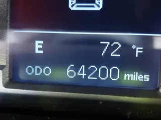 2018 Toyota 4Runner SR5 z VIN JTEBU5JR9J5610308, wystawiony jako IAAI lot #37802713 z przebiegiem 64 200 mil mil oraz . Historia ofert i sprzedaży dostępna na DreamBid. Obrazek 15.