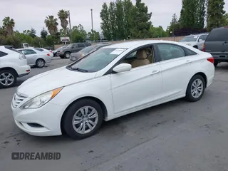2013 Hyundai Sonata GLS z VIN 5NPEB4AC9DH518780, wystawiony jako IAAI lot #42370113 z przebiegiem 155 928 mil mil oraz . Historia ofert i sprzedaży dostępna na DreamBid. Obrazek 2.