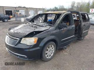 2014 Chrysler Town & Country Touring z VIN 2C4RC1BG4ER206983, wystawiony jako IAAI lot #42154963 z przebiegiem 142 207 mil mil oraz . Historia ofert i sprzedaży dostępna na DreamBid. Obrazek 2.