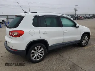 2010 Volkswagen Tiguan SEL with VIN WVGBV7AX8AW530953, listed as a Copart auction lot 81807704 with 146,558 mi miles and Salvage Title. Bid and sale history available at DreamBid. Image 3.