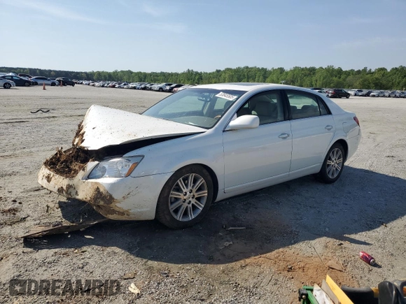 2007 Toyota Avalon XL z VIN 4T1BK36BX7U237820, wystawiony jako Copart lot #53845505 z przebiegiem 120 698 mil mil oraz Szkody całkowita. Historia ofert i sprzedaży dostępna na DreamBid. Obrazek 1.