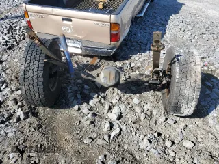 1999 Toyota Tacoma z VIN 4TAWN72N5XZ418522, wystawiony jako Copart lot #51940615 z przebiegiem 340 432 mil mil oraz Szkoda całkowita • Salvage title. Historia ofert i sprzedaży dostępna na DreamBid. Obrazek 12.