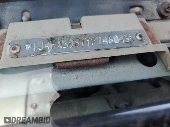 2000 Jeep Wrangler Sahara z VIN 1J4FA59S1YP746043, wystawiony jako Copart lot #58842665 z przebiegiem 148 348 mil mil oraz Szkoda całkowita • Salvage title. Historia ofert i sprzedaży dostępna na DreamBid. Obrazek 12.