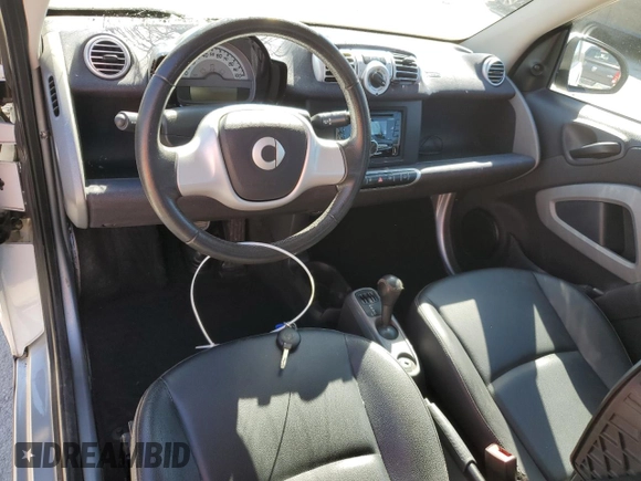 2013 Smart fortwo Pure z VIN WMEEJ3BA5DK694853, wystawiony jako Copart lot #74003734 z przebiegiem 27 720 mil mil oraz Szkoda całkowita • Salvage title. Historia ofert i sprzedaży dostępna na DreamBid. Obrazek 8.