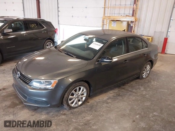 2014 Volkswagen Jetta SE z VIN 3VWD07AJ2EM400385, wystawiony jako IAAI lot #42668600 z przebiegiem 172 180 mil mil oraz . Historia ofert i sprzedaży dostępna na DreamBid. Obrazek 2.