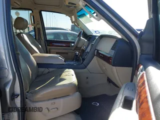 2005 Lincoln Navigator Luxury with VIN 5LMFU28555LJ01074, listed as a IAAI auction lot 41755441 with 187,527 mi miles. Bid and sale history available at carsss.com. Image 5.