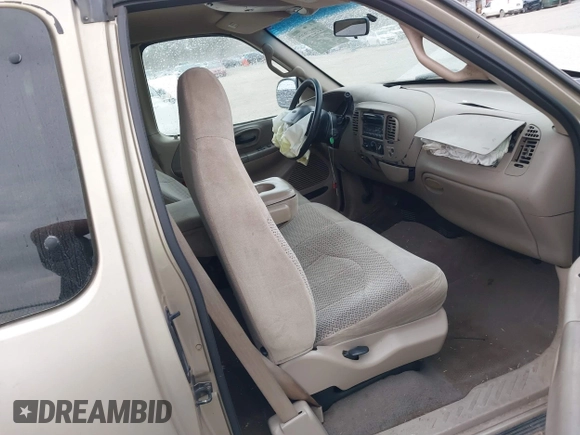 2000 Ford F-150 XL с VIN 1FTRX17L1YNA50543, выставлен на аукционе IAAI как лот 41864001 с пробегом 251 925 миль миль и . История ставок и продаж доступна на DreamBid. Изображение 5.