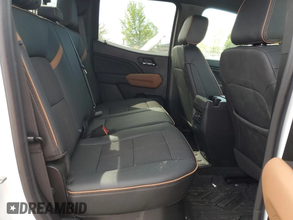 2024 GMC Canyon 4WD AT4 z VIN 1GTP6DEK8R1319281, wystawiony jako Copart lot #54380285 z przebiegiem 2383 mil mil oraz Szkody całkowita. Historia ofert i sprzedaży dostępna na DreamBid. Obrazek 10.