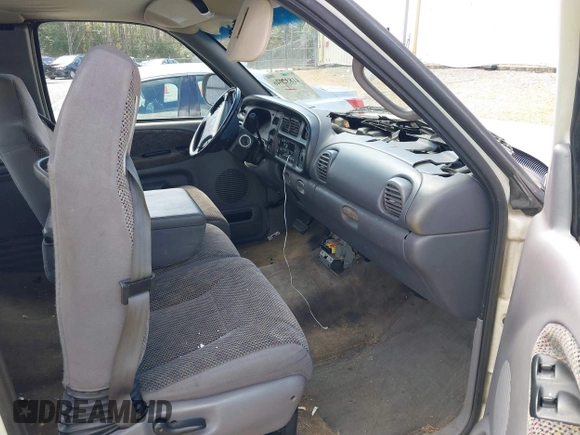 1998 Dodge 1500 z VIN 3B7HC13Y3WG180371, wystawiony jako IAAI lot #41832046 z przebiegiem 245 121 mil mil oraz . Historia ofert i sprzedaży dostępna na DreamBid. Obrazek 5.