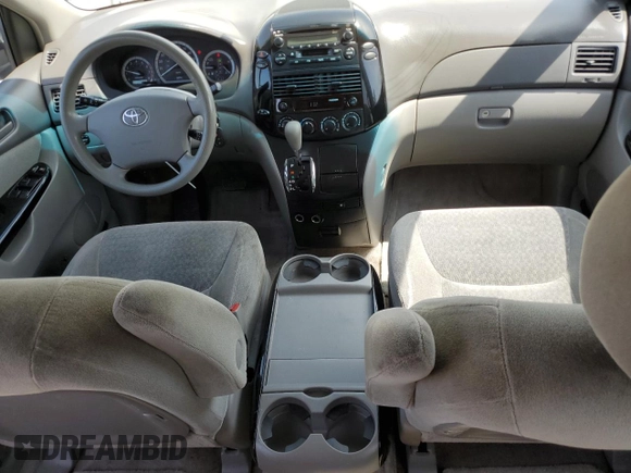 2005 Toyota Sienna CE z VIN 5TDZA23C25S294429, wystawiony jako Copart lot #54725315 z przebiegiem 228 834 mil mil oraz Czysty tytuł • Clean title. Historia ofert i sprzedaży dostępna na DreamBid. Obrazek 8.