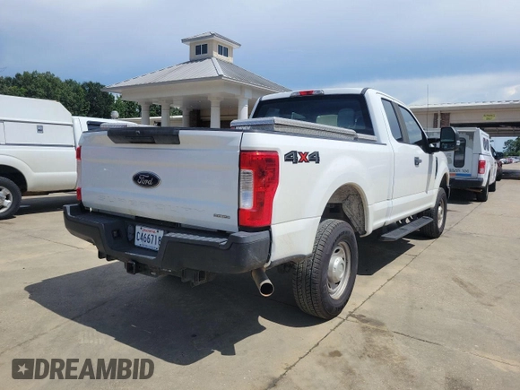 2017 Ford F-250 XLT z VIN 1FT7X2B67HEB86464, wystawiony jako IAAI lot #42796067 z przebiegiem 198 948 mil mil oraz . Historia ofert i sprzedaży dostępna na DreamBid. Obrazek 2.