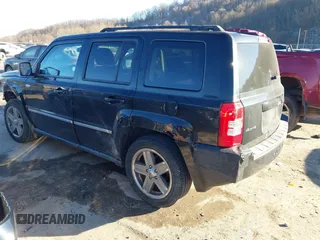 2010 Jeep Patriot Sport z VIN 1J4NF1GB2AD638062, wystawiony jako IAAI lot #41051186 z przebiegiem 204 239 mil mil oraz . Historia ofert i sprzedaży dostępna na DreamBid. Obrazek 3.