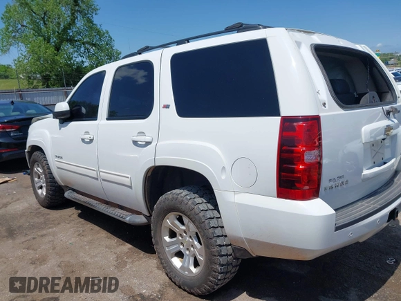 2010 Chevrolet Tahoe LT z VIN 1GNUKBE09AR176081, wystawiony jako IAAI lot #42085905 z przebiegiem 349 312 mil mil oraz . Historia ofert i sprzedaży dostępna na DreamBid. Obrazek 15.