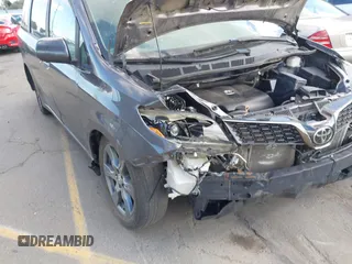 2020 Toyota Sienna SE with VIN 5TDXZ3DC7LS031564, listed as a IAAI auction lot 41710500 with 38,559 mi miles. Bid and sale history available at carsss.com. Image 6.