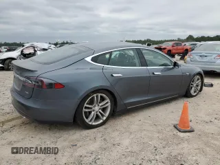 2013 Tesla Model S Performance с VIN 5YJSA1CP6DFP22018, выставлен на аукционе Copart как лот 55681235 с пробегом 86 813 миль миль и Списание • Salvage title. История ставок и продаж доступна на DreamBid. Изображение 3.