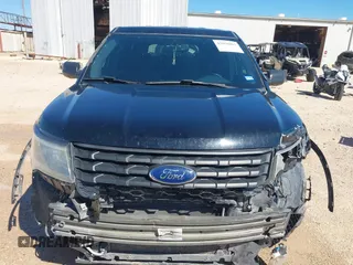 2017 Ford Police Interceptor Utility z VIN 1FM5K8ATXHGE30575, wystawiony jako IAAI lot #42070293 z przebiegiem 99 712 mil mil oraz . Historia ofert i sprzedaży dostępna na DreamBid. Obrazek 13.
