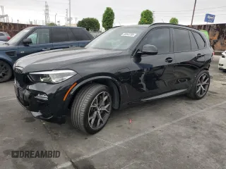 2021 BMW X5 xDrive45e z VIN 5UXTA6C03M9D83718, wystawiony jako Copart lot #55943705 z przebiegiem 35 899 mil mil oraz Szkoda całkowita • Salvage title. Historia ofert i sprzedaży dostępna na DreamBid. Obrazek 1.