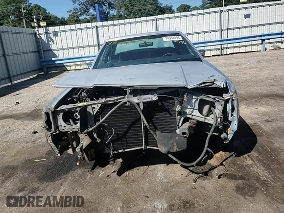 1989 Ford Crown Victoria z VIN 2FABP74F2KX141884, wystawiony jako Copart lot #74934494 z przebiegiem 84 761 mil mil oraz Szkoda całkowita • Salvage title. Historia ofert i sprzedaży dostępna na DreamBid. Obrazek 11.