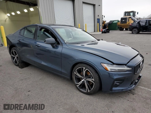 2025 Volvo S60 Core with VIN 7JRL12GJ3SG364543, listed as a Copart auction lot 87546215 with 9,029 mi miles and Clean Title. Bid and sale history available at carsss.com. Image 4.