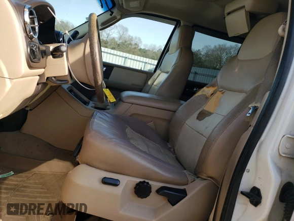 2006 Ford Expedition Eddie Bauer z VIN 1FMPU17586LA98112, wystawiony jako Copart lot #48393425 z przebiegiem 274 790 mil mil oraz Czysty tytuł • Clean title. Historia ofert i sprzedaży dostępna na DreamBid. Obrazek 7.