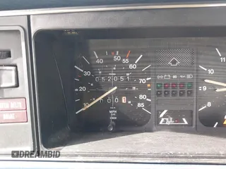 1982 Volkswagen Jetta z VIN WVWGA9161CW521961, wystawiony jako IAAI lot #42373314 z przebiegiem 52 051 mil mil oraz . Historia ofert i sprzedaży dostępna na DreamBid. Obrazek 7.