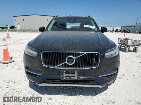2017 Volvo XC90 Momentum z VIN YV4A22PK5H1128206, wystawiony jako Copart lot #52108315 z przebiegiem 69 510 mil mil oraz Szkody całkowita. Historia ofert i sprzedaży dostępna na DreamBid. Obrazek 5.
