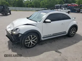 2017 Volkswagen Beetle Dune z VIN 3VWS17AT4HM628723, wystawiony jako Copart lot #54303445 z przebiegiem 138 254 mil mil oraz Szkoda całkowita • Salvage title. Historia ofert i sprzedaży dostępna na DreamBid. Obrazek 1.