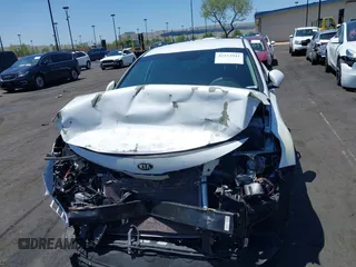 2016 Kia Optima LX z VIN 5XXGT4L37GG026140, wystawiony jako IAAI lot #42153942 z przebiegiem 128 919 mil mil oraz . Historia ofert i sprzedaży dostępna na DreamBid. Obrazek 13.
