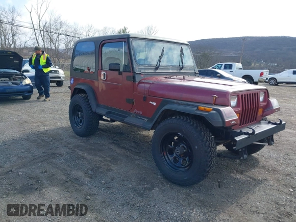 1987 Jeep Wrangler Laredo with VIN 2BCCZ8148HB535575, listed as a IAAI auction lot 41889583 with 221,521 mi miles. Bid and sale history available at carsss.com. Image 1.