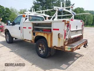 2011 Ford F-350 z VIN 1FDBF3B63BEB77511, wystawiony jako IAAI lot #42383405 z przebiegiem 271 011 mil mil oraz . Historia ofert i sprzedaży dostępna na DreamBid. Obrazek 3.